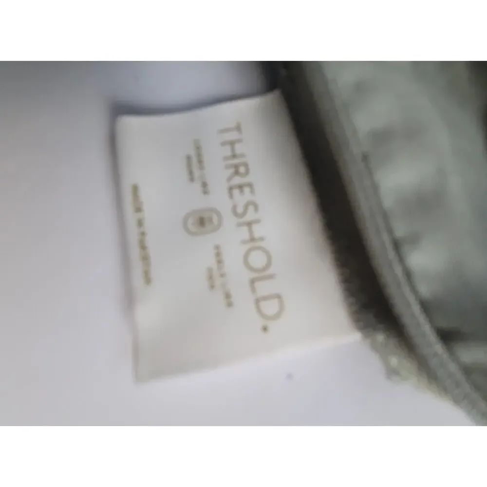 Target threshold pillow